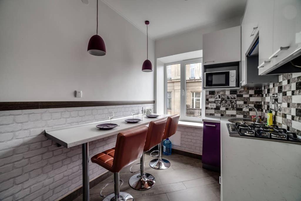 Romantic Apartments - Центр Львова , З Видом На Місто Екстериор снимка